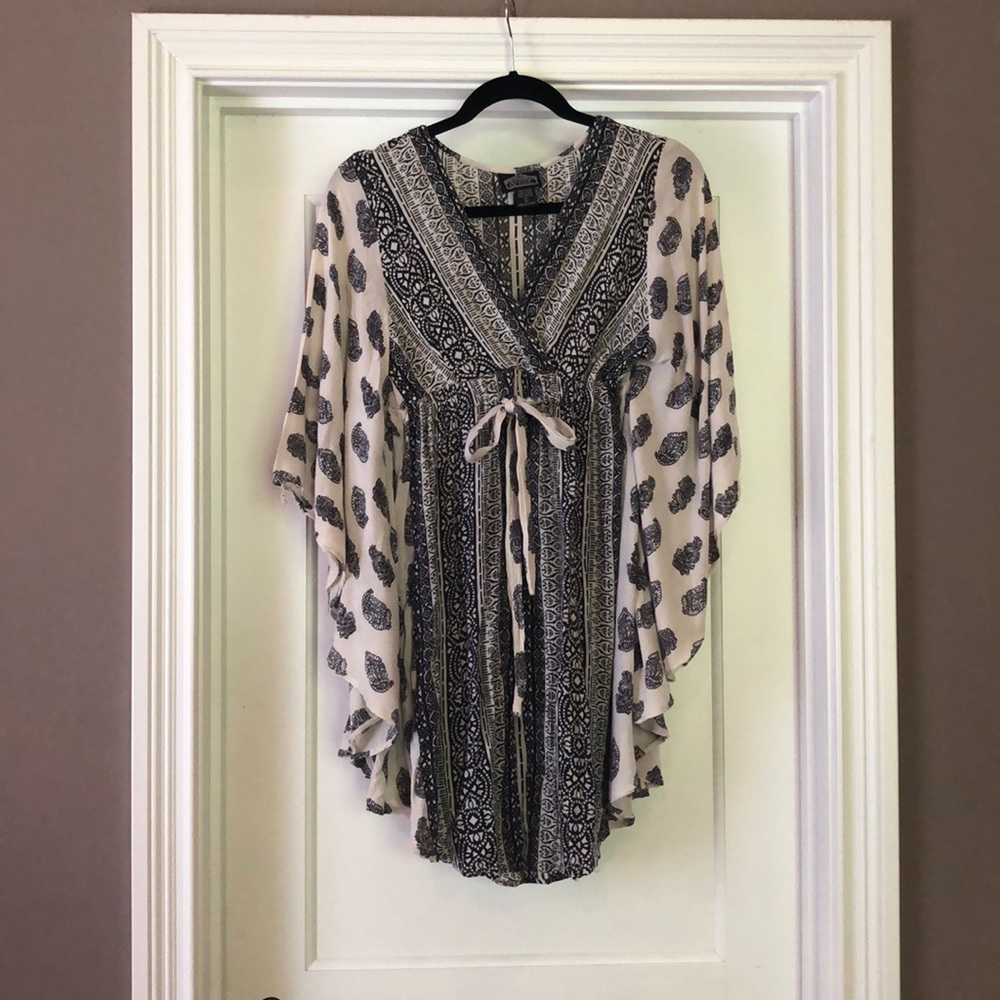 Top / dress.